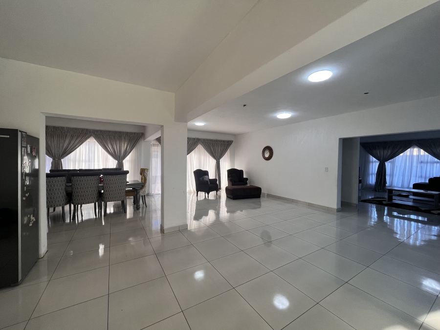 5 Bedroom Property for Sale in Wilkoppies North West